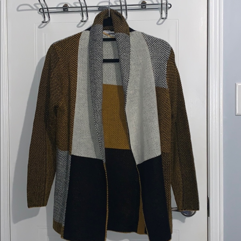*BRAND NEW* Yellow, white & black cardigan